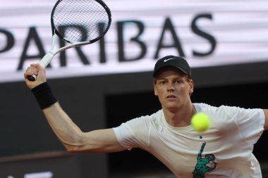 Roma İtalya 05.05.2025: Jannik Sinner 'ın ilk antrenman oturumu, diskalifiye olduktan sonra, 2025 Roma Uluslararası Tenis Şampiyonası' nda.