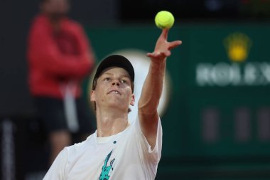 Roma İtalya 05.05.2025: Jannik Sinner 'ın ilk antrenman oturumu, diskalifiye olduktan sonra, 2025 Roma Uluslararası Tenis Şampiyonası' nda.