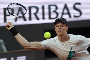 Roma İtalya 05.05.2025: Jannik Sinner 'ın ilk antrenman oturumu, diskalifiye olduktan sonra, 2025 Roma Uluslararası Tenis Şampiyonası' nda.