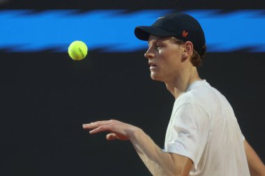 Roma İtalya 05.05.2025: Jannik Sinner 'ın ilk antrenman oturumu, diskalifiye olduktan sonra, 2025 Roma Uluslararası Tenis Şampiyonası' nda.