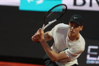 Roma İtalya 05.05.2025: Jannik Sinner 'ın ilk antrenman oturumu, diskalifiye olduktan sonra, 2025 Roma Uluslararası Tenis Şampiyonası' nda.