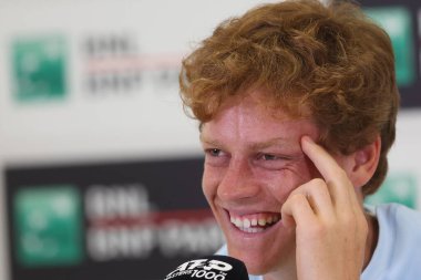 Roma İtalya 05.05.2025: Jannik Sinner için diskalifiye olduktan sonra ilk basın toplantısı, Roma 'daki Foro Italico merkez mahkemesinin basın odasında 2025 İbnl uluslararası tenis turnuvasında gerçekleşti.