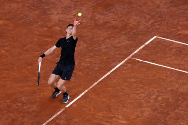 Roma, İtalya 18 Mayıs 2025: Erkekler finali, erkekler tekler, Roma 'da Foro Italico' da düzenlenen Internazionali BNL d 'Italia 2025 ATP Masters 1000' de Carlos Alcaraz (ESP) karşısında Jannik Sinner (ITA) ile eşleşti..