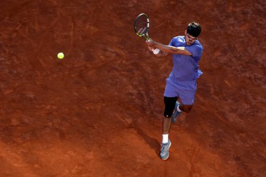 Roma, İtalya 18 Mayıs 2025: Erkekler finali, erkekler tekler, Roma 'da Foro Italico' da düzenlenen Internazionali BNL d 'Italia 2025 ATP Masters 1000' de Jannik Sinner (ITA) ile mücadele eden Carlos Alcaraz (ESP) ile eşleşti..
