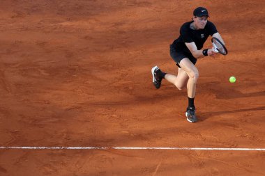 Roma, İtalya 18 Mayıs 2025: Erkekler finali, erkekler tekler, Roma 'da Foro Italico' da düzenlenen Internazionali BNL d 'Italia 2025 ATP Masters 1000' de Carlos Alcaraz (ESP) karşısında Jannik Sinner (ITA) ile eşleşti..
