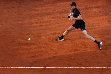 Roma, İtalya 18 Mayıs 2025: Erkekler finali, erkekler tekler, Roma 'da Foro Italico' da düzenlenen Internazionali BNL d 'Italia 2025 ATP Masters 1000' de Carlos Alcaraz (ESP) karşısında Jannik Sinner (ITA) ile eşleşti..