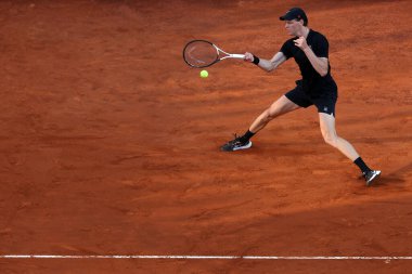 Roma, İtalya 18 Mayıs 2025: Erkekler finali, erkekler tekler, Roma 'da Foro Italico' da düzenlenen Internazionali BNL d 'Italia 2025 ATP Masters 1000' de Carlos Alcaraz (ESP) karşısında Jannik Sinner (ITA) ile eşleşti..