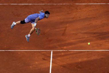 Roma, İtalya 18 Mayıs 2025: Erkekler finali, erkekler tekler, Roma 'da Foro Italico' da düzenlenen Internazionali BNL d 'Italia 2025 ATP Masters 1000' de Jannik Sinner (ITA) ile mücadele eden Carlos Alcaraz (ESP) ile eşleşti..