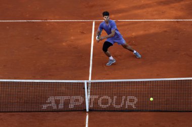 Roma, İtalya 18 Mayıs 2025: Erkekler finali, erkekler tekler, Roma 'da Foro Italico' da düzenlenen Internazionali BNL d 'Italia 2025 ATP Masters 1000' de Jannik Sinner (ITA) ile mücadele eden Carlos Alcaraz (ESP) ile eşleşti..