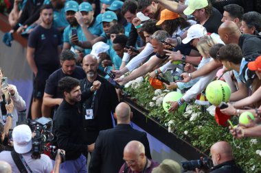 Roma, İtalya 18 Mayıs 2025: Erkekler finali, erkekler tekler, Roma 'da Foro Italico' da düzenlenen Internazionali BNL d 'Italia 2025 ATP Masters 1000' de Carlos Alcaraz (ESP) karşısında Jannik Sinner (ITA) ile eşleşti..