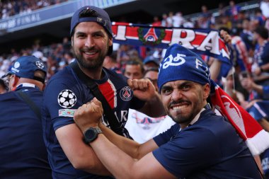 Münih, Almanya 31 Mayıs 2025: PSG taraftarları 2024-2025 UEFA Şampiyonlar Ligi Finali öncesinde Paris Saint Germain ile Inter Milan arasında Münih 'teki Allianz Arena' da oynanan karşılaşmada.