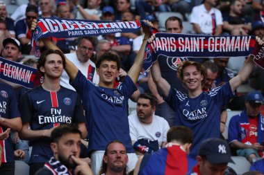 Münih, Almanya 31 Mayıs 2025: PSG taraftarları 2024-2025 UEFA Şampiyonlar Ligi Finali öncesinde Paris Saint Germain ile Inter Milan arasında Münih 'teki Allianz Arena' da oynanan karşılaşmada.