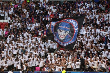 Münih, Almanya 31 Mayıs 2025: PSG taraftarları 2024-2025 UEFA Şampiyonlar Ligi Finali öncesinde Paris Saint Germain ile Inter Milan arasında Münih 'teki Allianz Arena' da oynanan karşılaşmada.