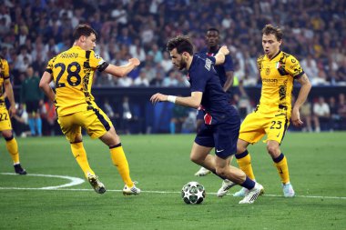 Münih, Almanya 31 Mayıs 2025: PSG 'den Benjamin Pavard, PSG' den Khvicha Kvaratskhelia 2024-2025 UEFA Şampiyonlar Ligi final maçı sırasında Paris Saint Germain ile Inter Milan arasında Münih 'teki Allianz Arena' da oynanan karşılaşmada.