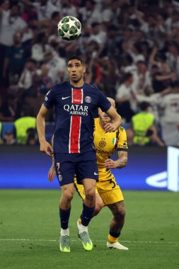 Münih, Almanya 31 Mayıs 2025: PSG 'den Achraf Hakimi, 2024-2025 UEFA Şampiyonlar Ligi Şampiyonlar Ligi Finali sırasında Münih' teki Allianz Arena 'da Paris Saint Germain ile Inter Milan arasında oynanan karşılaşma..