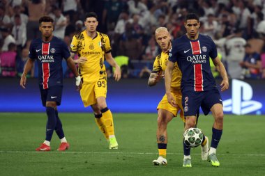 Münih, Almanya 31 Mayıs 2025: PSG 'den Achraf Hakimi, 2024-2025 UEFA Şampiyonlar Ligi Şampiyonlar Ligi Finali sırasında Münih' teki Allianz Arena 'da Paris Saint Germain ile Inter Milan arasında oynanan karşılaşma..
