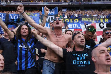 Münih, Almanya 31 Mayıs 2025: Inter taraftarları, Münih 'teki Allianz Arena' da Paris Saint Germain ile Internazionale Milan arasında oynanan 2024 / 2025 UEFA Şampiyonlar Ligi final maçında tezahürat şarkıları söylüyorlar..