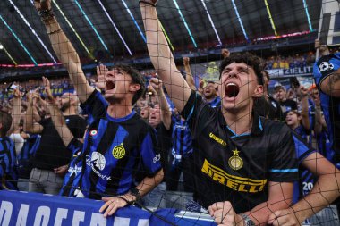 Münih, Almanya 31 Mayıs 2025: Inter taraftarları, Münih 'teki Allianz Arena' da Paris Saint Germain ile Internazionale Milan arasında oynanan 2024 / 2025 UEFA Şampiyonlar Ligi final maçında tezahürat şarkıları söylüyorlar..