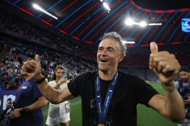Münih, Almanya 31 Mayıs 2025: Louis Enrique PSG teknik direktörü, Münih 'teki Allianz Arena' da Paris Saint Germain ile Internazionale Milan arasında oynanan 2024 / 2025 UEFA Şampiyonlar Ligi final maçında zaferi kutladı..
