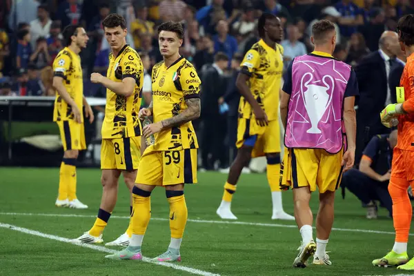 Münih, Almanya 31 Mayıs 2025: 2024-2025 UEFA Şampiyonlar Ligi finalinde Paris Saint Germain ile Münih 'teki Allianz Arena arasında oynanan maçın ardından Nicola Zalewski hayal kırıklığı.