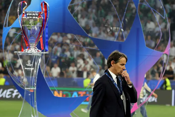 Münih, Almanya 31 Mayıs 2025: Simone Inzaghi Inter 'in teknik direktörü 2024-2025 UEFA Şampiyonlar Ligi Finali' nde Inter Milan ile oynanan Allianz Arena maçında kaybetti.