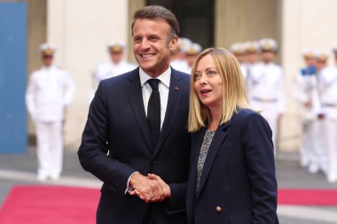 Roma, İtalya, 3 Haziran 2025: İtalya Başbakanı Giorgia Meloni, Fransa Cumhuriyeti Başkanı Emmanuel Macron ile Palazzo Chigi 'de buluştu..
