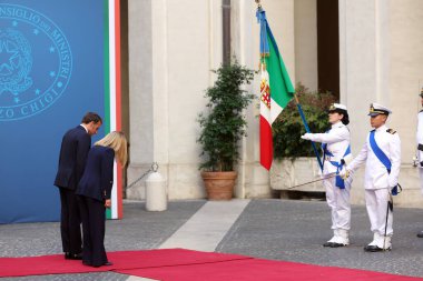 Roma, İtalya, 3 Haziran 2025: İtalya Başbakanı Giorgia Meloni, Fransa Cumhuriyeti Başkanı Emmanuel Macron ile Palazzo Chigi 'de buluştu..