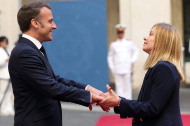 Roma, İtalya, 3 Haziran 2025: İtalya Başbakanı Giorgia Meloni, Fransa Cumhuriyeti Başkanı Emmanuel Macron ile Palazzo Chigi 'de buluştu..