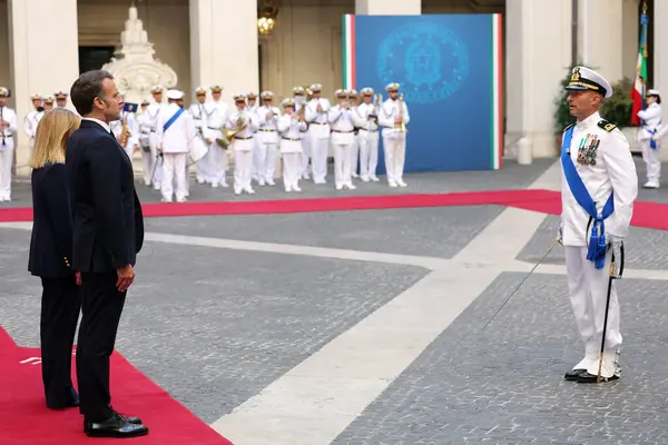 Roma, İtalya, 3 Haziran 2025: İtalya Başbakanı Giorgia Meloni, Fransa Cumhuriyeti Başkanı Emmanuel Macron ile Palazzo Chigi 'de buluştu..