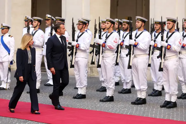 Roma, İtalya, 3 Haziran 2025: İtalya Başbakanı Giorgia Meloni, Fransa Cumhuriyeti Başkanı Emmanuel Macron ile Palazzo Chigi 'de buluştu..