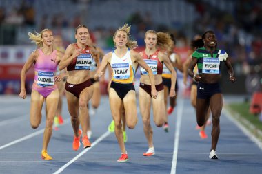 Roma, İtalya 6 Haziran 2025: Kadınlar 1500 metre, Healy Sarah (IRL) 2025 Pietro Mennea Atletizm Wanda Ligi - Roma 'daki Stadio Olimpico' da Altın Galada