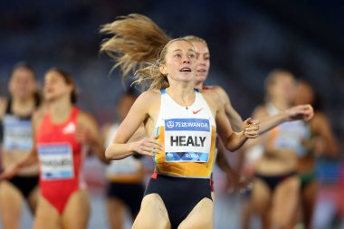 Roma, İtalya 6 Haziran 2025: Kadınlar 1500 metre, Healy Sarah (IRL) 2025 Pietro Mennea Atletizm Wanda Ligi - Roma 'daki Stadio Olimpico' da Altın Galada