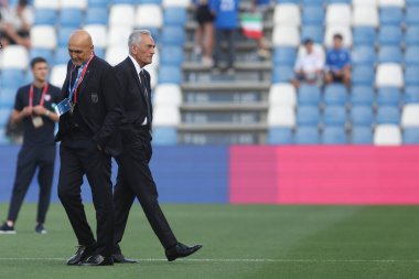 Reggio Emilia, İtalya 9 Haziran 2025: Luciano Spalletti İtalya ve Gabriele Gravina 'nın koçu FIGC 2026 Dünya Kupası ön eleme karşılaşması öncesinde İtalya ile Moldova arasında oynanan Reggio Emilia Stadyumu, Stadio Citt del Tricolore karşılaşmasında sahada. 
