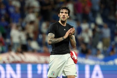 Reggio Emilia, Italy June 9, 2025: Sandro Tonali of Italy greets supporters at end of the 2026 World Cup Qualifying match Italy vs Moldova at Reggio Emilia stadium, Stadio Citt del Tricolore. 