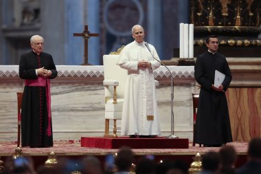 Vatikan Şehri, 14 Haziran 2025: Papa 16. Leo, St. Peter Bazilikası 'nın merkez mihrabında Sport' un Jübilesi için seyircilere başkanlık ediyor..