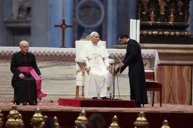 Vatikan Şehri, 14 Haziran 2025: Papa 16. Leo, St. Peter Bazilikası 'nın merkez mihrabında Sport' un Jübilesi için seyircilere başkanlık ediyor..
