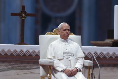 Vatikan Şehri, 14 Haziran 2025: Papa 16. Leo, St. Peter Bazilikası 'nın merkez mihrabında Sport' un Jübilesi için seyircilere başkanlık ediyor..