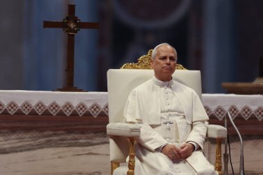 Vatikan Şehri, 14 Haziran 2025: Papa 16. Leo, St. Peter Bazilikası 'nın merkez mihrabında Sport' un Jübilesi için seyircilere başkanlık ediyor..