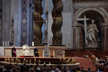 Vatikan Şehri, 14 Haziran 2025, Altair of the Basilica. Papa 16. Leo, Aziz Petrus Bazilikası 'nın mihrabında Sport' un jübilesi için seyirciyi yönetiyor..