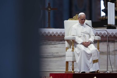 Vatikan Şehri, 14 Haziran 2025: Papa 16. Leo, St. Peter Bazilikası 'nın merkez mihrabında Sport' un Jübilesi için seyircilere başkanlık ediyor..