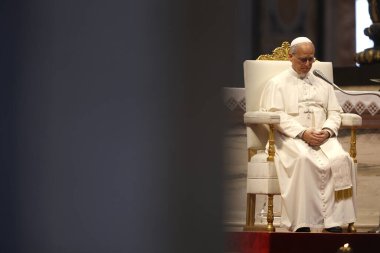 Vatikan Şehri, 14 Haziran 2025: Papa 16. Leo, St. Peter Bazilikası 'nın merkez mihrabında Sport' un Jübilesi için seyircilere başkanlık ediyor..