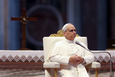 Vatikan Şehri, 14 Haziran 2025: Papa 16. Leo, St. Peter Bazilikası 'nın merkez mihrabında Sport' un Jübilesi için seyircilere başkanlık ediyor..