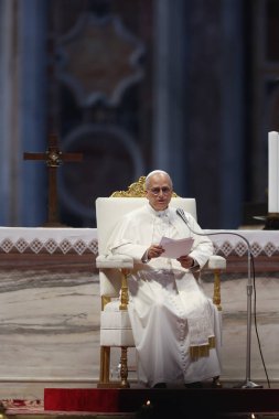 Vatikan Şehri, 14 Haziran 2025: Papa 16. Leo, St. Peter Bazilikası 'nın merkez mihrabında Sport' un Jübilesi için seyircilere başkanlık ediyor..