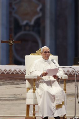 Vatikan Şehri, 14 Haziran 2025: Papa 16. Leo, St. Peter Bazilikası 'nın merkez mihrabında Sport' un Jübilesi için seyircilere başkanlık ediyor..