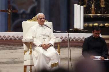 Vatikan Şehri, 14 Haziran 2025: Papa 16. Leo, St. Peter Bazilikası 'nın merkez mihrabında Sport' un Jübilesi için seyircilere başkanlık ediyor..