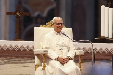 Vatikan Şehri, 14 Haziran 2025: Papa 16. Leo, St. Peter Bazilikası 'nın merkez mihrabında Sport' un Jübilesi için seyircilere başkanlık ediyor..