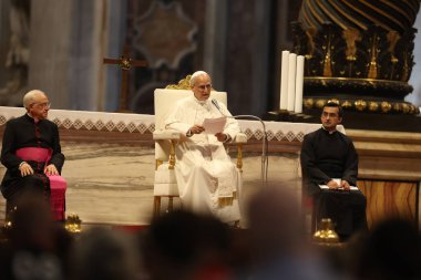 Vatikan Şehri, 14 Haziran 2025: Papa 16. Leo, St. Peter Bazilikası 'nın merkez mihrabında Sport' un Jübilesi için seyircilere başkanlık ediyor..