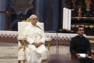 Vatikan Şehri, 14 Haziran 2025: Papa 16. Leo, St. Peter Bazilikası 'nın merkez mihrabında Sport' un Jübilesi için seyircilere başkanlık ediyor..