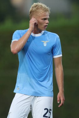 Formello, İtalya 20 Temmuz 2025: S.S. Lazio 'dan Oliver Provstgaard, Formello' daki Mirko Fersini Stadyumu 'nda oynanan 20 yaş altı Ss Lazio - Ss Lazio maçında görev başında.