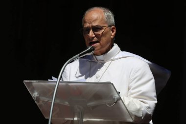 Castelgandolfo, İtalya, 20 Temmuz 2025: Castelgandolfo 'daki Piazza della Libert meydanında Papa 16. Leo, özellikle Gazze' de binlerce inançlı insanın önünde savaşlardan duyduğu endişeyi dile getirdi..